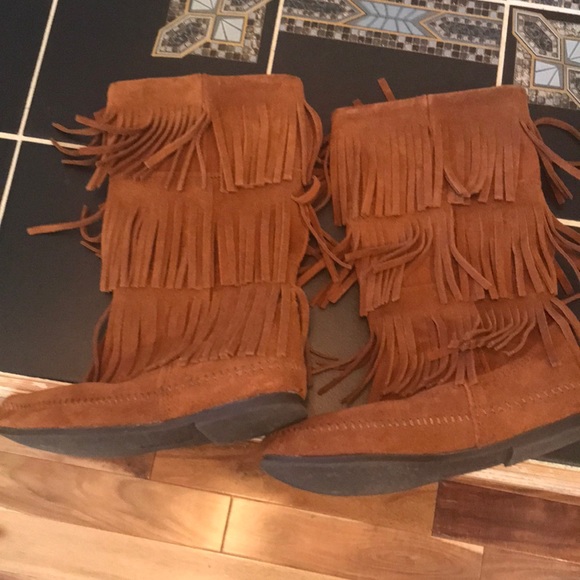 Minnetonka fringe boot - Picture 3 of 7